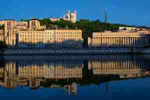 Photo gratuite vue de lyon avec la saône le matin