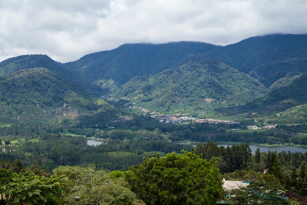 Vue sur la magnifique vallée du costa rican