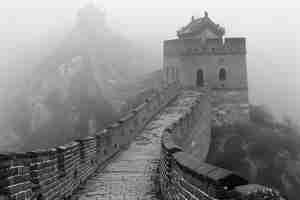 Photo gratuite vue monochrome de la grande muraille de chine pour la journée du patrimoine mondial