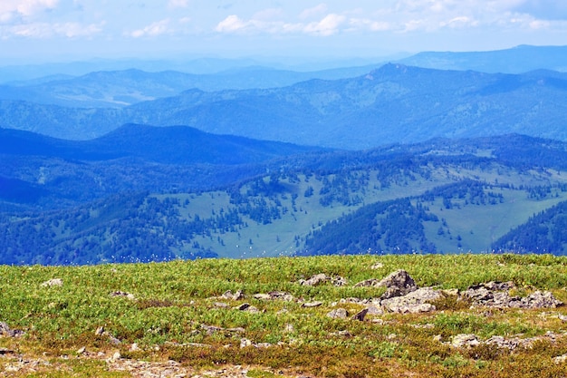 Vue des montagnes passe