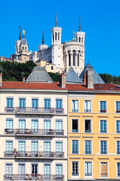 Photo gratuite vue de notre dame de fourvière, lyon, france