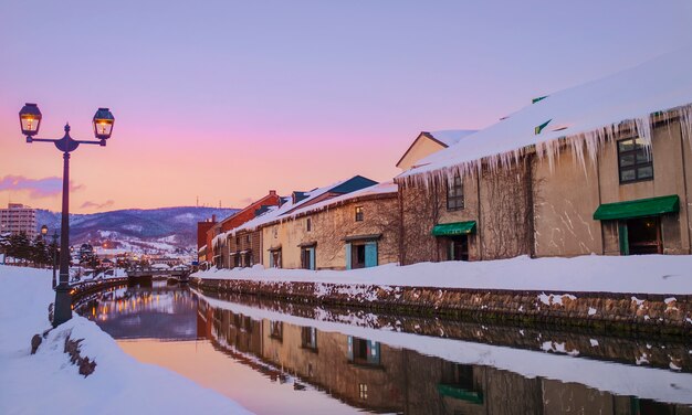 Vue d&#39;Otaru Canel en saison d&#39;hiver avec coucher de soleil, Hokkaido - Japon.