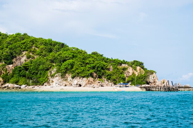 Vue panoramique sur une mer bleue