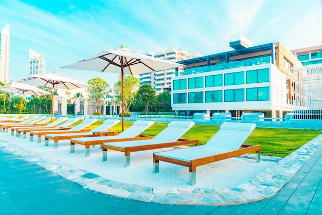 vue sur la piscine d&#39;eau de mer hôtel