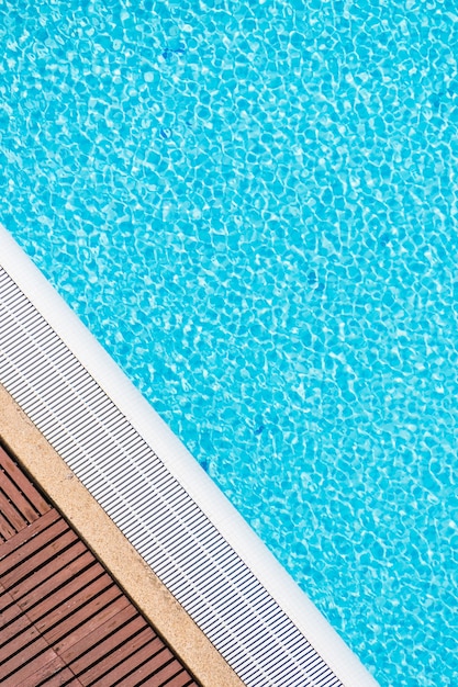 Photo gratuite vue sur la piscine d'en haut