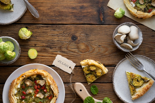 Vue de la pizza végétalienne faite avec des légumes par la boulangerie