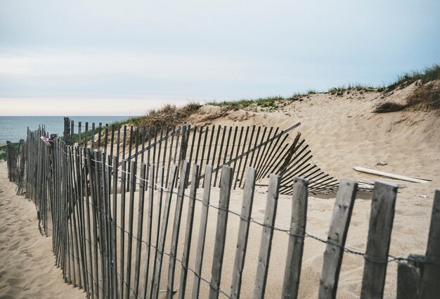 Vue sur la plage de sable