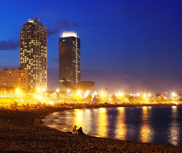 Photo gratuite vue de la plage de somorrostro à barcelone