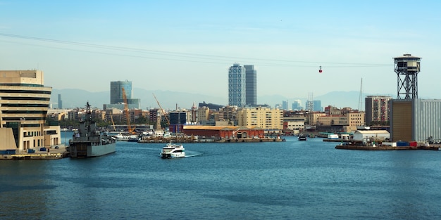 Photo gratuite vue de port vell de la mer. barcelone