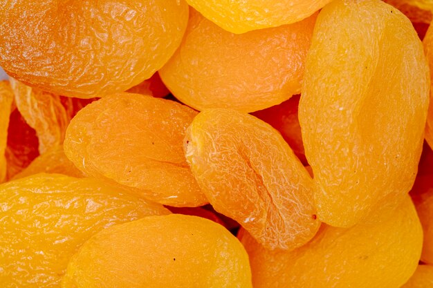 Vue rapprochée d'abricots secs sucrés