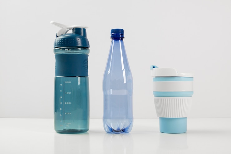 Photo gratuit vue rapprochée des alternatives durables à la bouteille