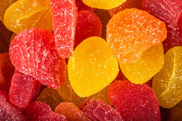 Vue rapprochée de bonbons de marmelade savoureux colorés