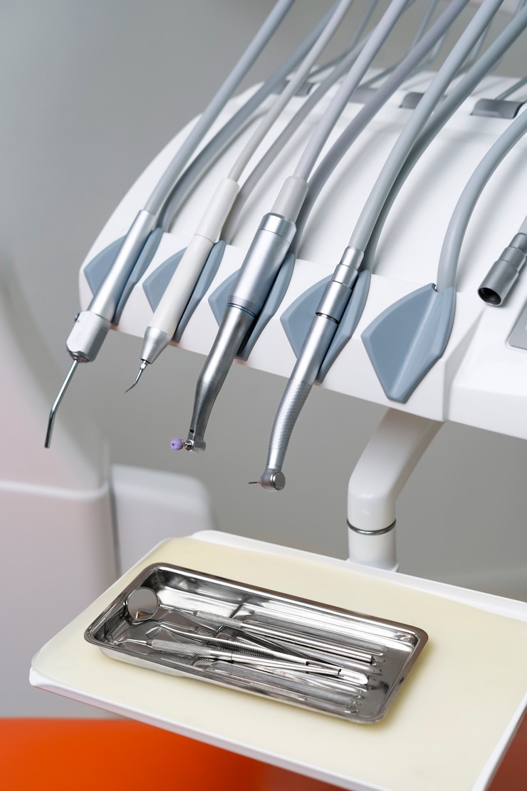 Photo gratuit vue rapprochée des instruments dentaires