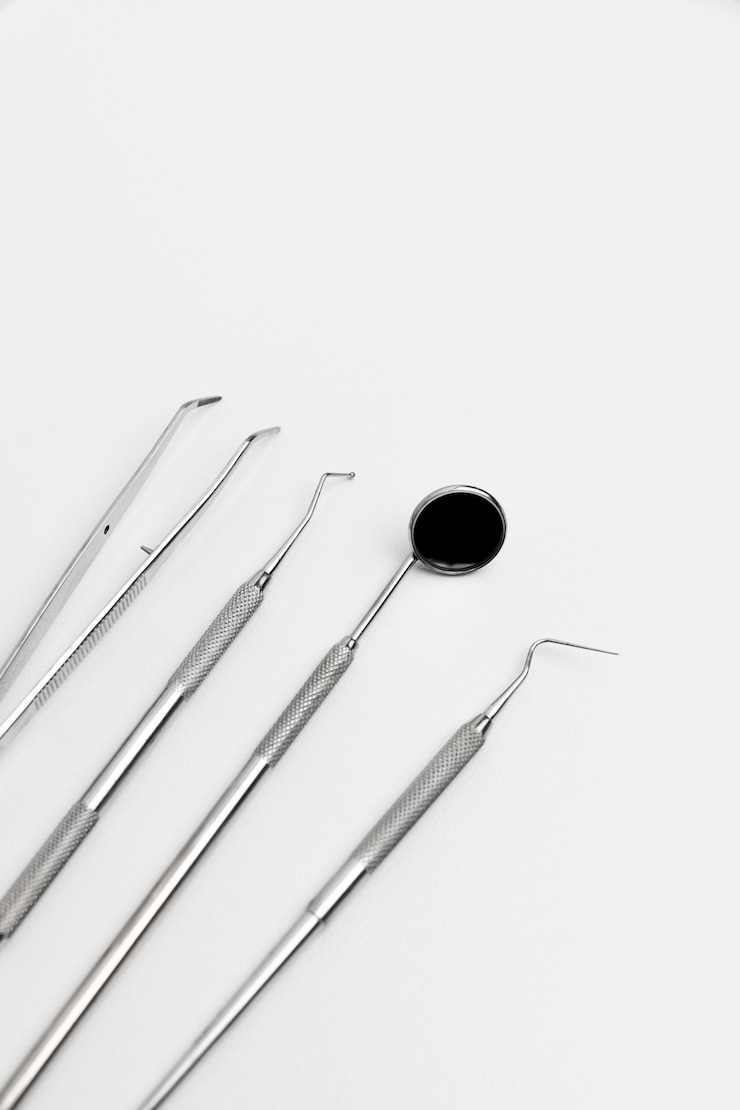 Photo gratuit vue rapprochée des instruments dentaires