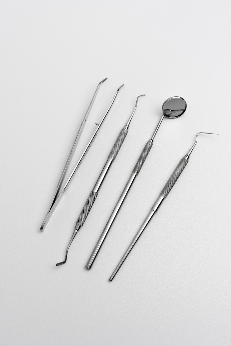 Photo gratuit vue rapprochée des instruments dentaires