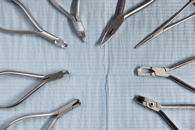 Photo gratuit vue rapprochée des instruments dentaires