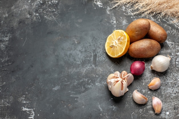 Une vue rapprochée de la variété d'ingrédients pour la cuisson