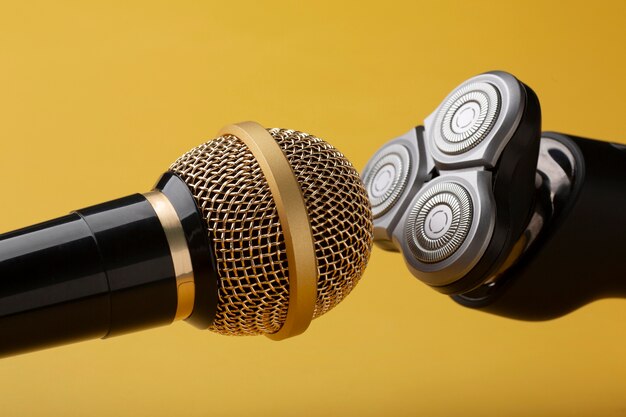 Vue de la tondeuse à cheveux électrique près du microphone pour asmr