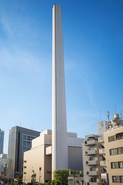 Vue urbaine de grande cheminée