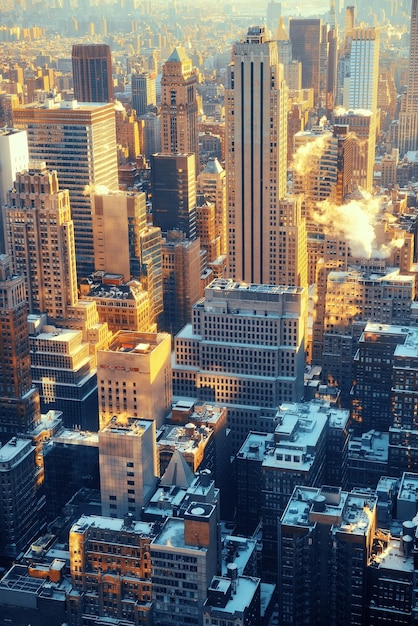 Photo gratuite vue urbaine sur le toit des gratte-ciel de new york.