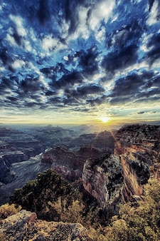 Vue verticale du grand canyon au lever du soleil, usa