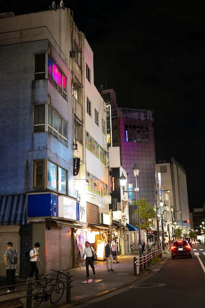 Photo gratuite vue de la ville animée la nuit