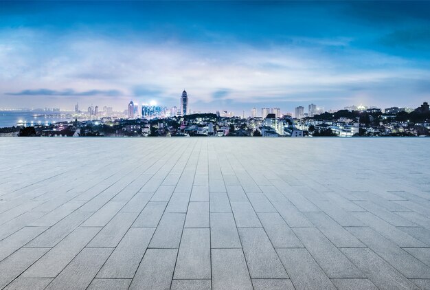 Vue sur la ville un jour sombre