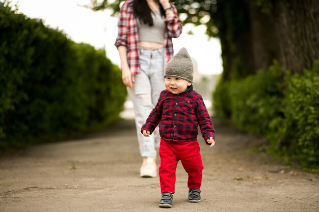 Walk Mother Family Happy Walking