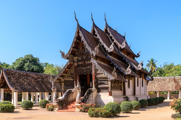 Photo gratuite wat intharawat ou temple ton kwen à chiang mai au nord de la thaïlande