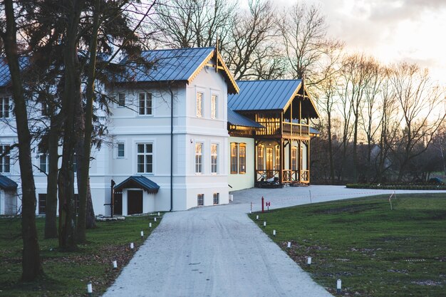 Way à une maison blanche