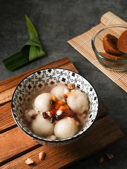 Wedang ronde est une boisson chaude traditionnelle indonésienne à base de gingembre mise au point sélectionnée
