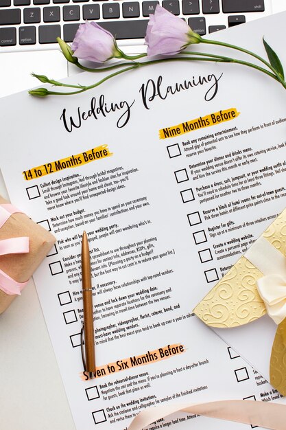 Wedding planner et fleurs violettes