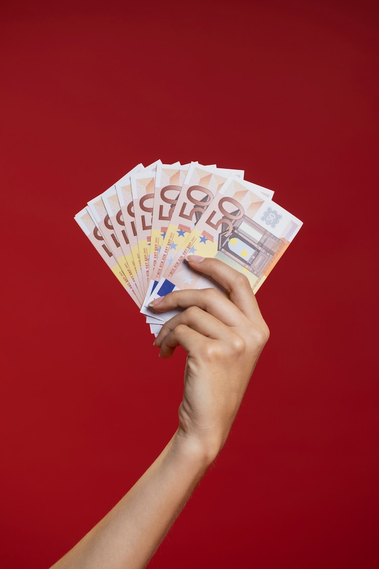 Photo gratuit wman montrant son gros plan de shopping