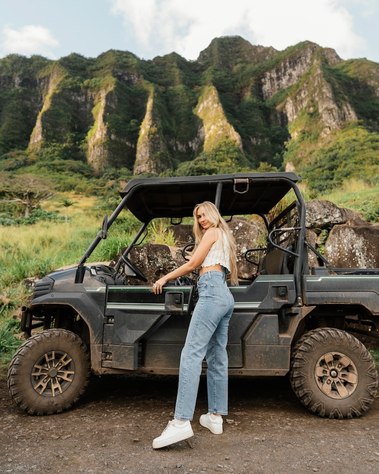 Photo gratuit woman riding atv à hawaii