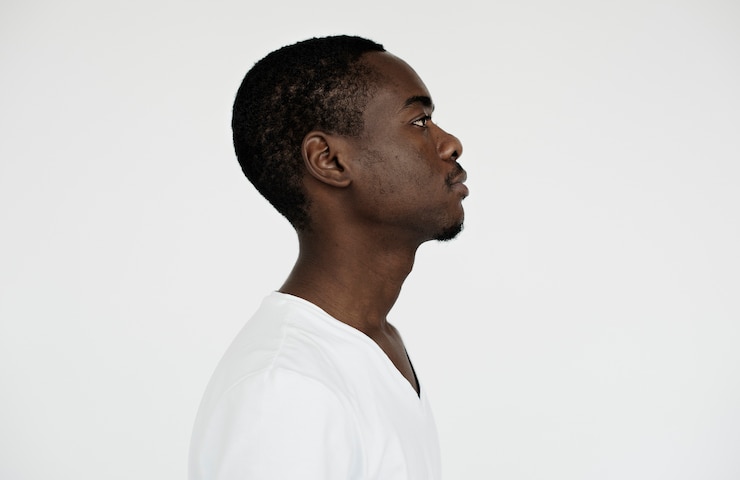 Photo gratuit worldface - vue latérale d&#39;un homme africain