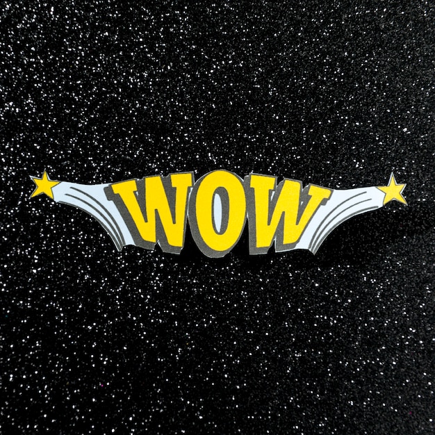 Wow jaune mot illustration pop art rétro vectoriel sur fond de cosmos