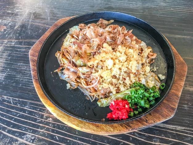 Photo gratuite yakisoba au porc