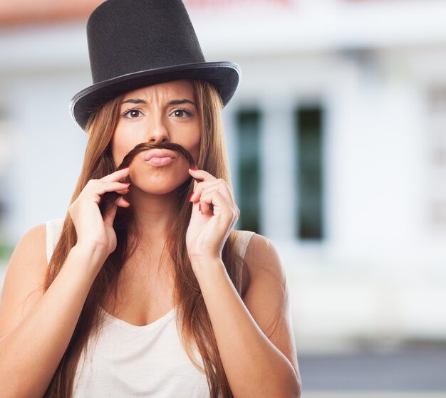 yeux blancs intéressants qui font des femmes