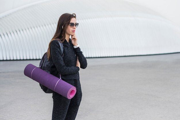 Photo gratuite yoga en plein air