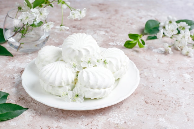 Zéphyr blanc, délicieuses guimauves aux fleurs de printemps