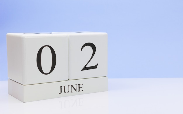 02 juin. Jour 2 du mois, calendrier quotidien sur tableau blanc