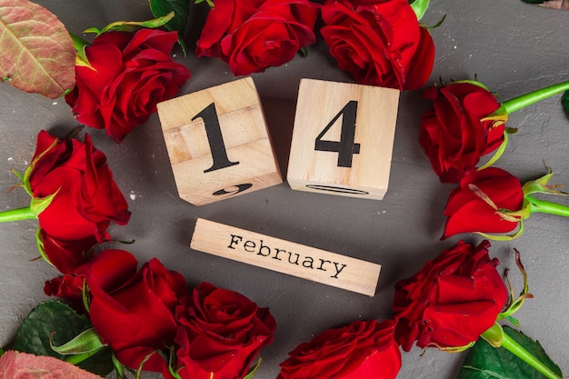 14 février sur le calendrier et les décorations pour la Saint Valentin.