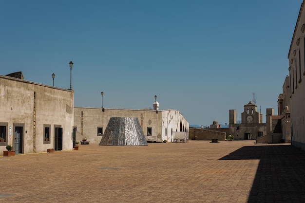 20 juillet 2022 Naples Italie Le château de Sant'Elmo est une forteresse médiévale située sur le mont Vomero à côté de la Certosa di San Martino