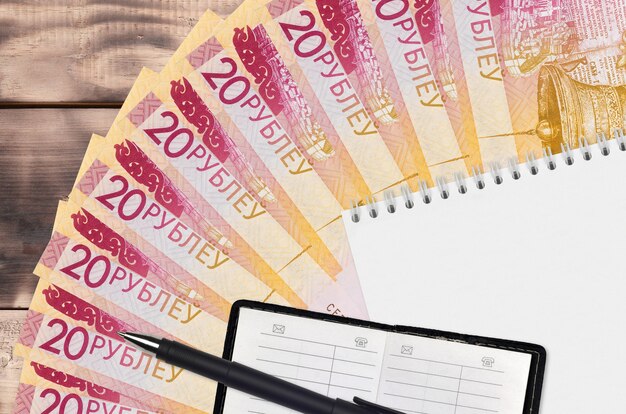 20 roubles biélorusses factures fan et bloc-notes avec carnet de contacts et stylo noir