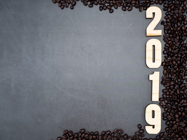 2019 grains de café cadre sur fond sombre