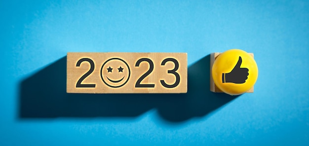 2023 sur cube en bois Plan d'action Idée Inspiration