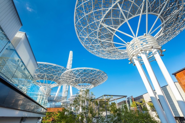 22 janvier 2022 Dubaï Émirats Arabes Unis Dubaï Super Trees attraction touristique allée d'arbres décoratifs en métal brillant sur l'île artificielle de Blue Waters