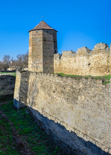 24.04.2021. Bilhorod-Dnistrovskyi ou forteresse Akkerman, région d'Odessa, Ukraine, un matin de printemps ensoleillé