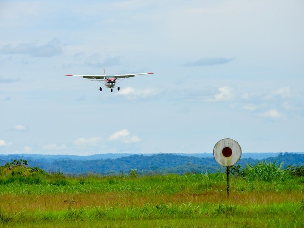 5 novembre 2021, Shell, Pastaza, Équateur. Avions légers sur une petite piste dans la région amazonienne de l'Équateur