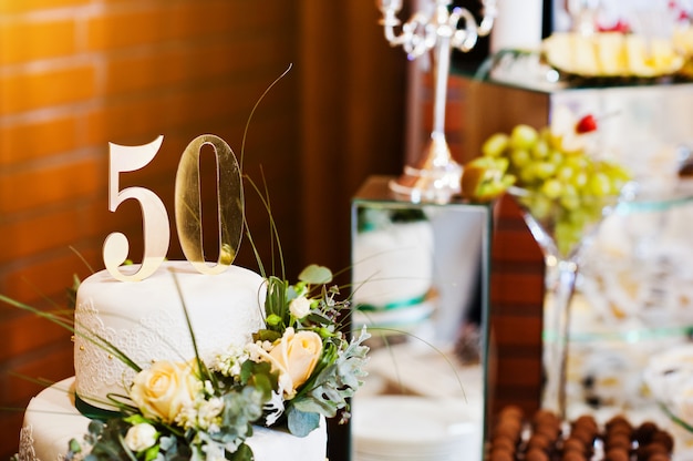 50ème Anniversaire De Gâteau Pour Une Célébration